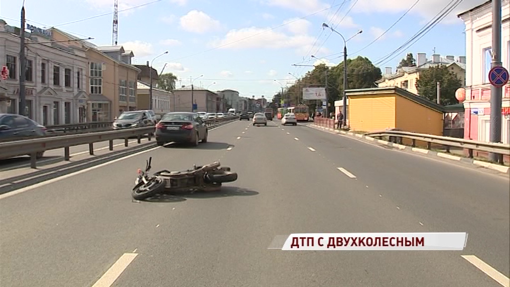 В тройном ДТП на Московском проспекте пострадал мотоциклист