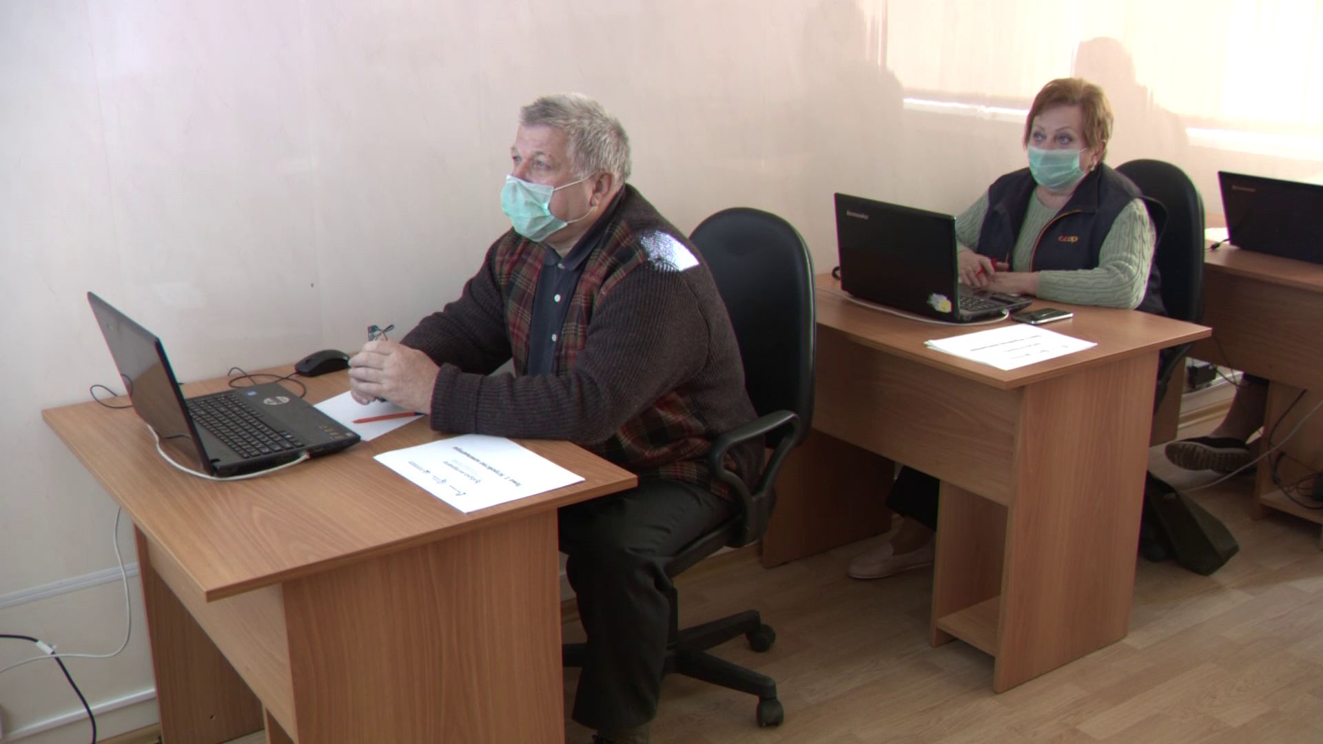 В Ярославской области пенсионеров учат пользоваться компьютерами