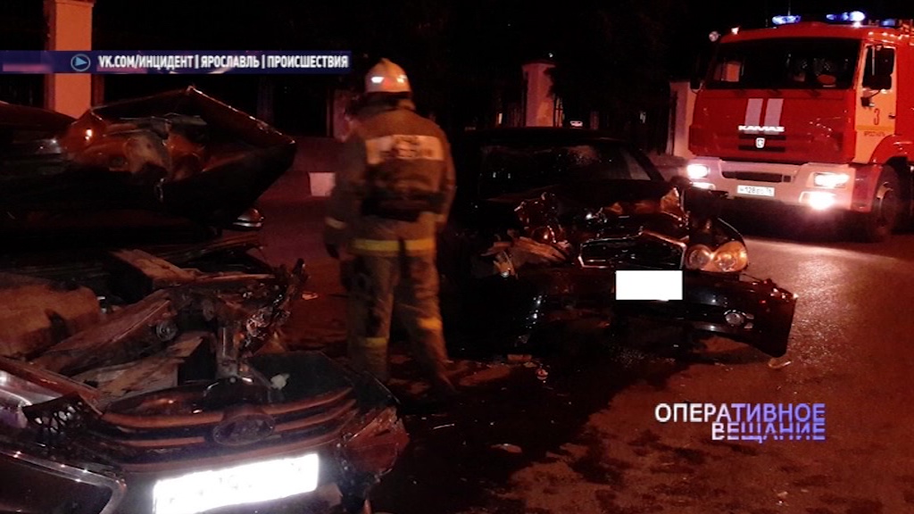 На Суздальском шоссе две легковушки сошлись лоб в лоб