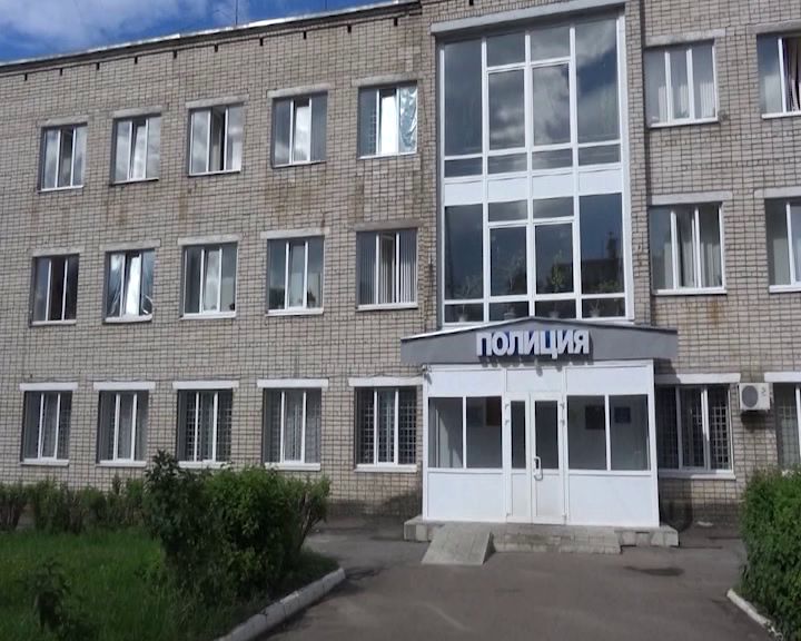 Пьяный житель Тутаева угнал чужую машину и поехал в магазин