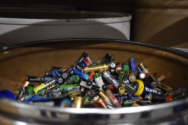 В Ярославской области установят 65 контейнеров для сбора батареек
