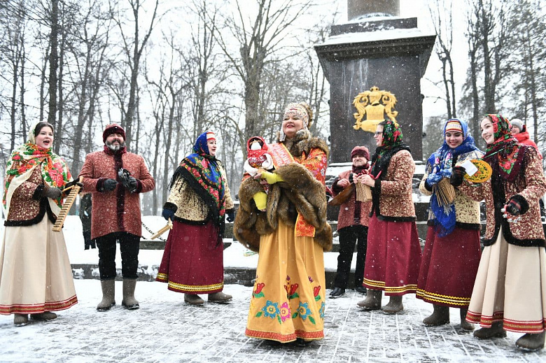 Шествие гвардейцев открыло в Ярославле масленичные гуляния