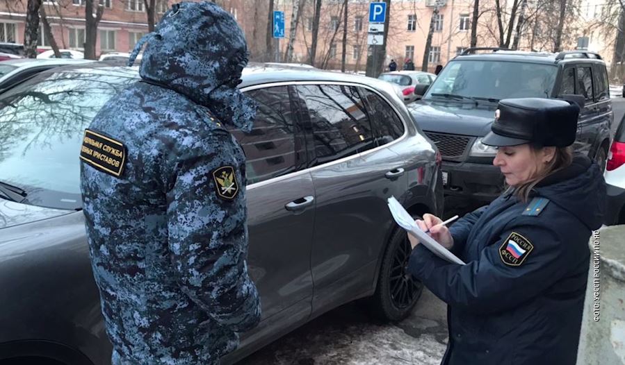 Без дорогой иномарки осталась крупная транспортная компания, которая занимается водными грузоперевозками