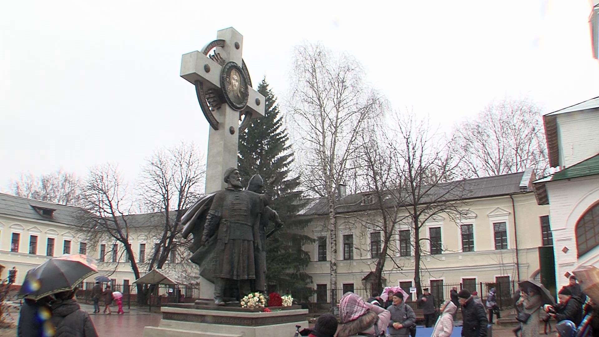 Третий в стране: в Ярославле открыли памятник Кузьме Минину и князю Дмитрию Пожарскому