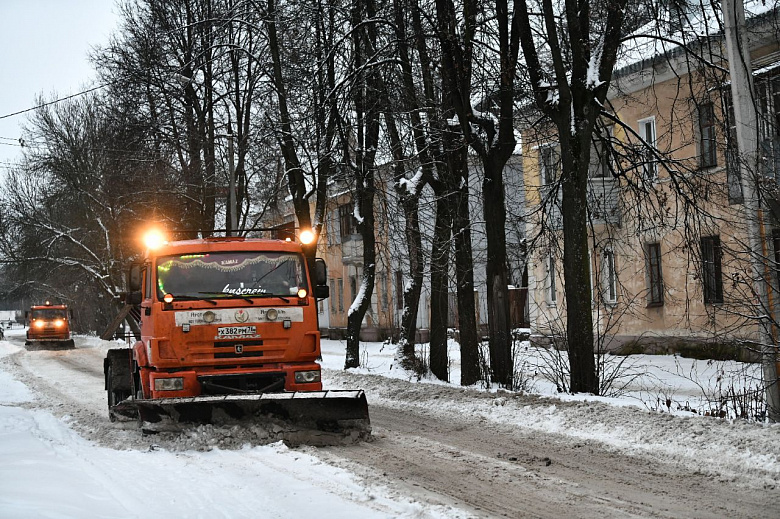 В Ярославле усилили уборку улиц от снега и наледи