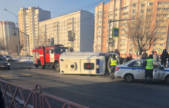 В Ярославле перевернулась машина «скорой»