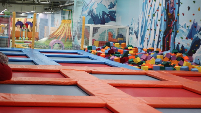 Девочка-подросток получила травму в батутном центре