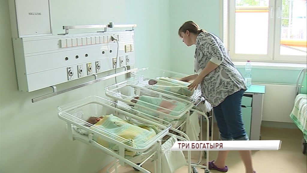 В перинатальном центре родилась вторая тройня за год: как поздравляли счастливых родителей