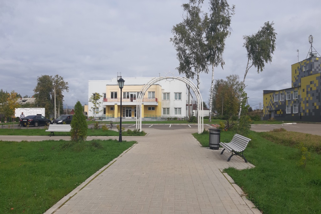 Большая зона отдыха вместо пустыря: в Туношне завершен четвертый этап благоустройства парка