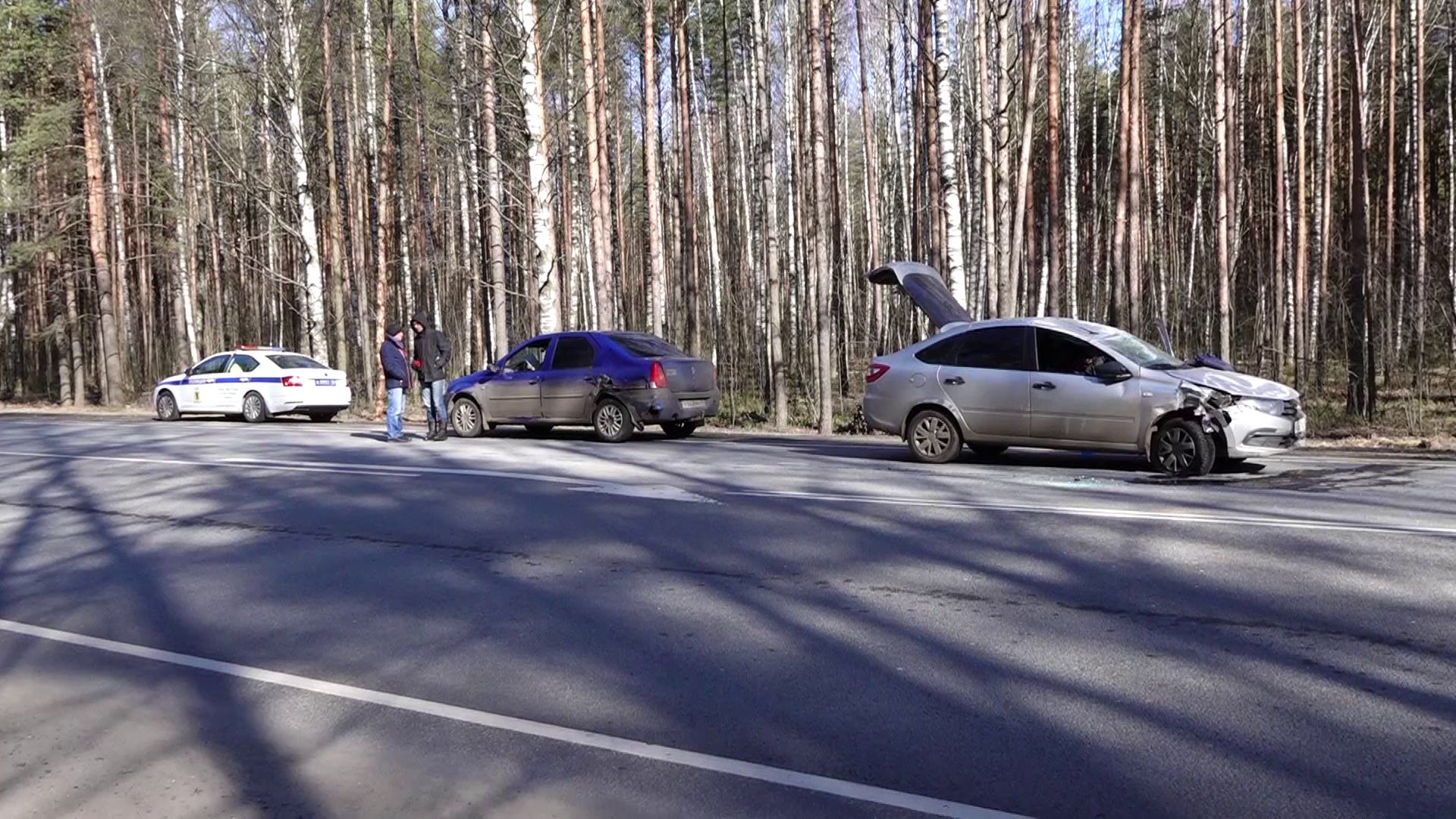 Под Ярославлем легковушка перевернулась после ДТП