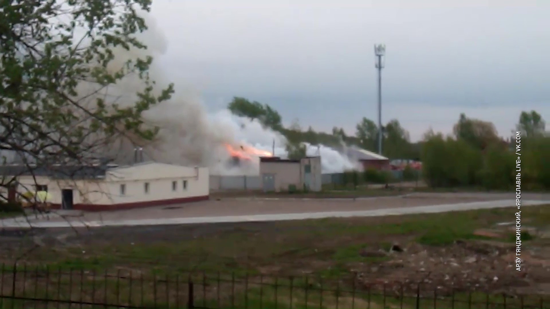 В Ярославле сгорел крупный склад