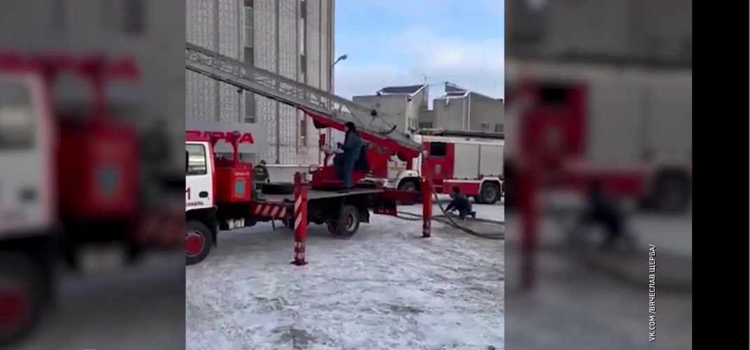 Многоэтажная парковка загорелась на Мышкинском проезде