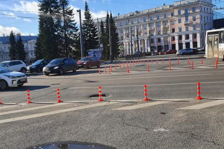 На площади Волкова в Ярославле огородили островки безопасности