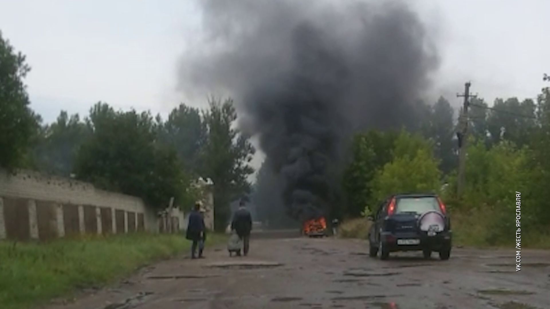 На улице Гагарина загорелась легковушка