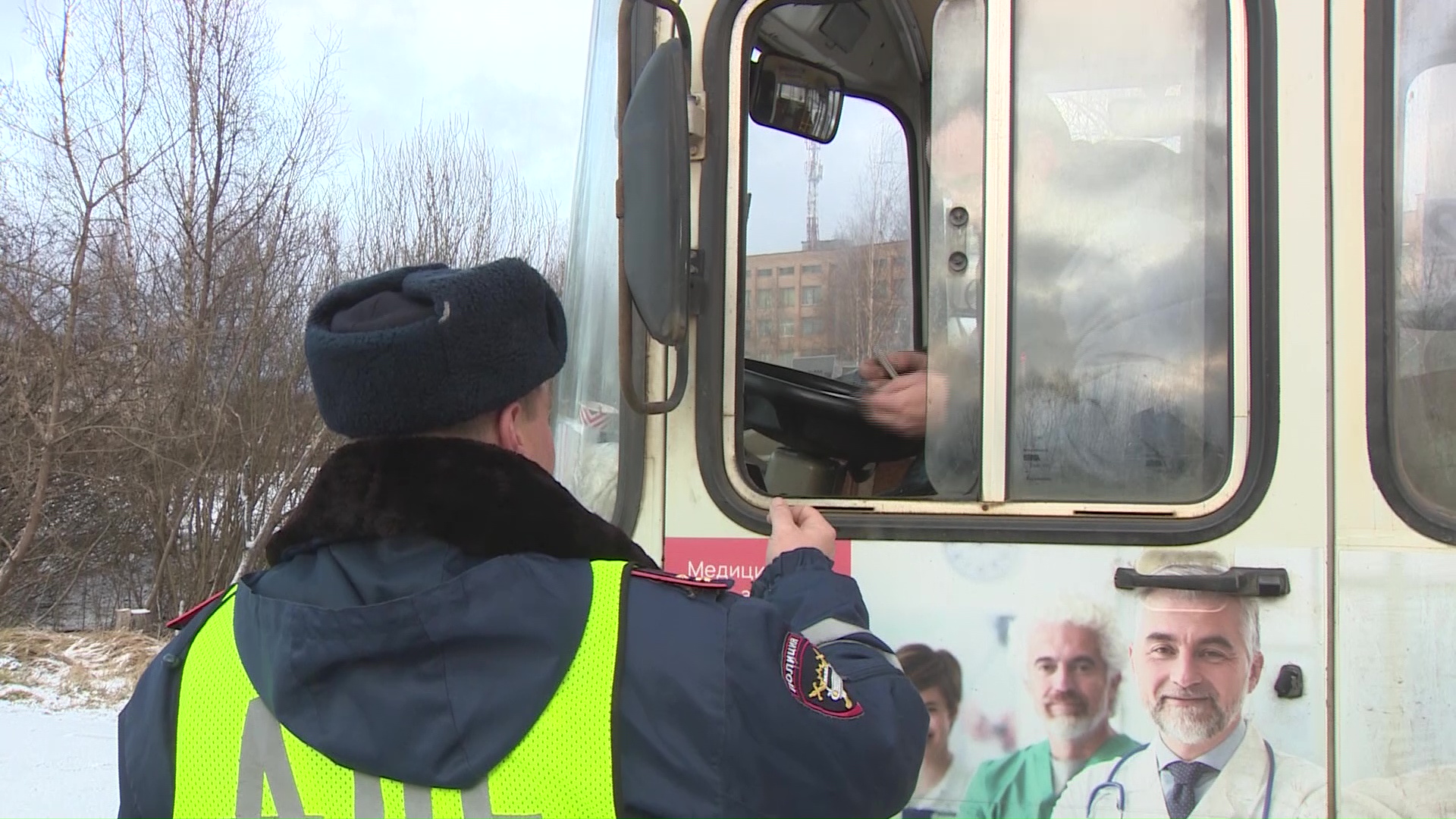 Сотрудники ГИБДД провели рейд по пассажирским автобусам в Угличе