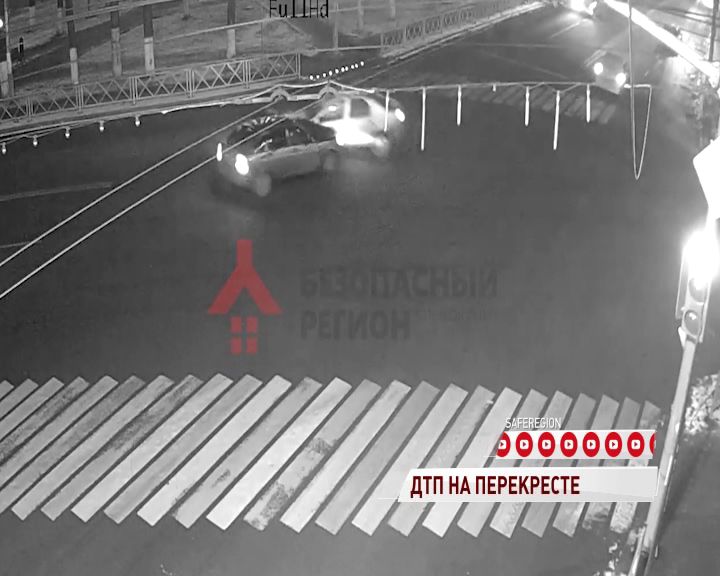 В Ярославле столкнулись две легковушки: четверо пострадали