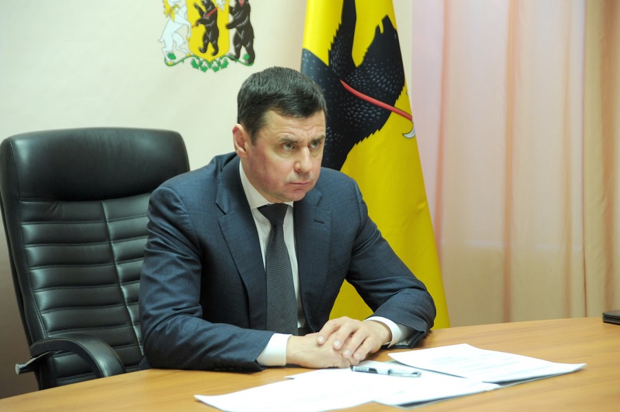 Дмитрий Миронов призвал жителей региона ограничить контакты и по возможности сидеть дома