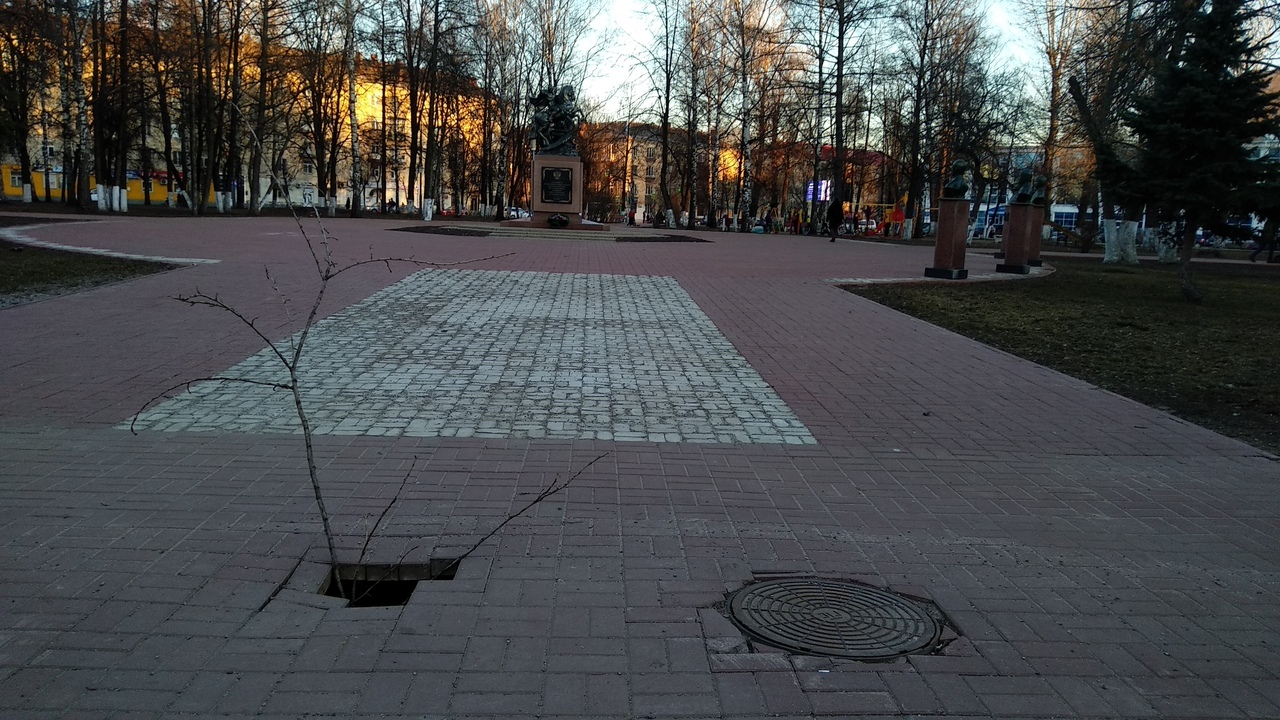 Мэрия отреагировала на сообщения о провале плитки в центре Ярославля