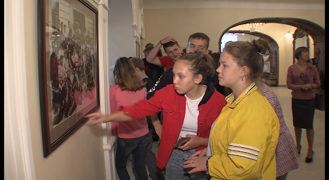 Школьники из затопленного Тулуна прогулялись по Волковскому театру