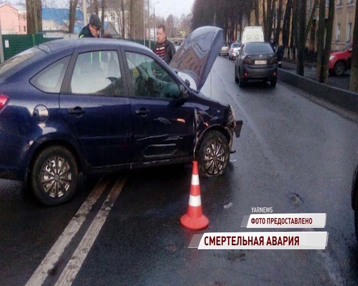 В Ярославле водитель, устроивший массовое ДТП, скончался после аварии