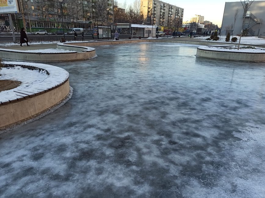 В Заволжском районе в новом сквере зальют каток