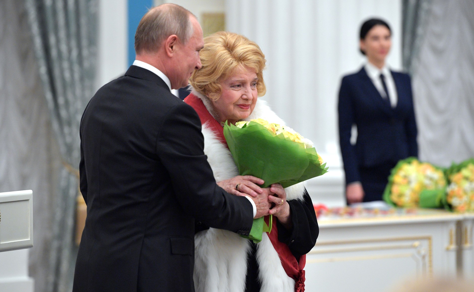 Владимир Путин наградил Татьяну Доронину, дебютировавшую на ярославской сцене в годы войны