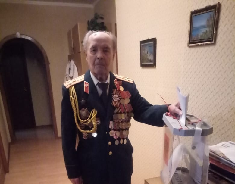Свой голос на выборах в Ярославской области отдал 94-летний фронтовик Иван Авдеев