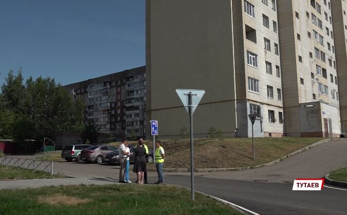 В Тутаевском районе проверяют качество ремонта дорог и территорий у детских садов