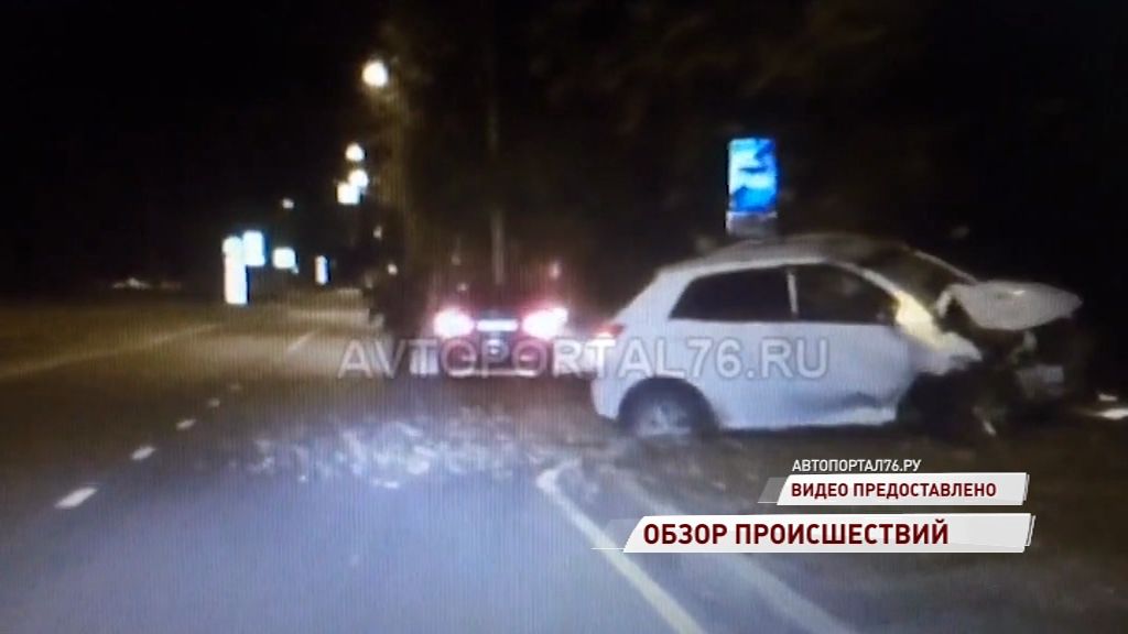 Легковушка на полном ходу влетела в дерево: что с водителем