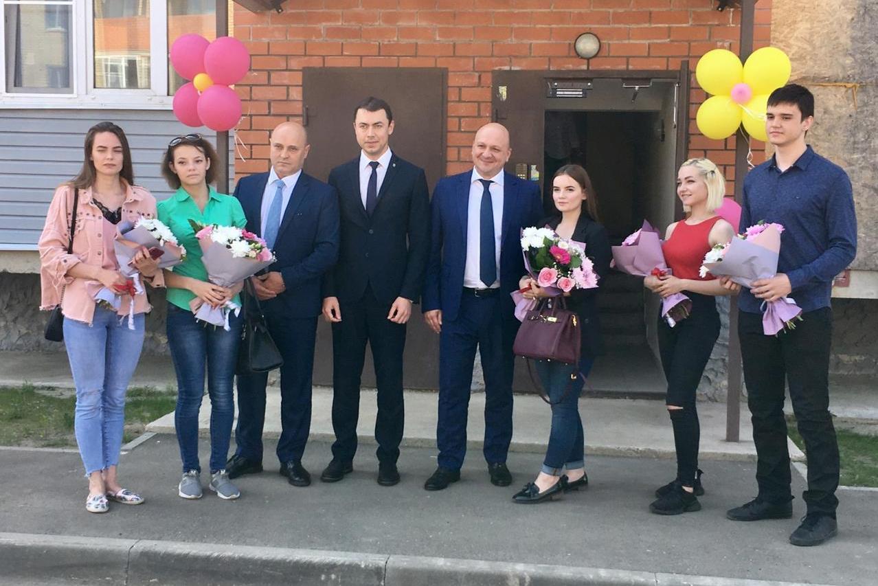 Пять детей-сирот получили новые квартиры в Тутаеве