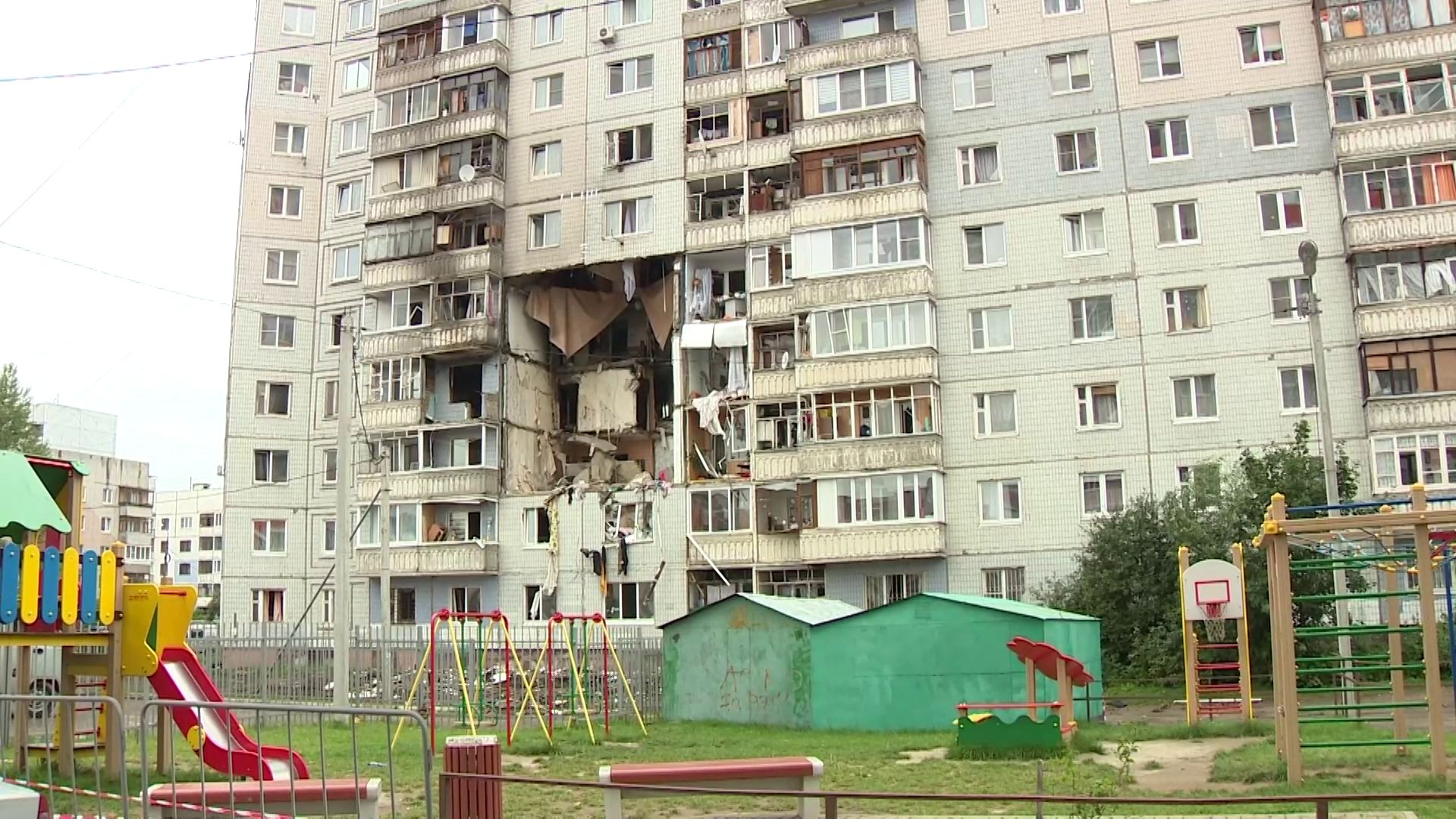 Жители пострадавшего дома на Батова возвращаются в свои квартиры