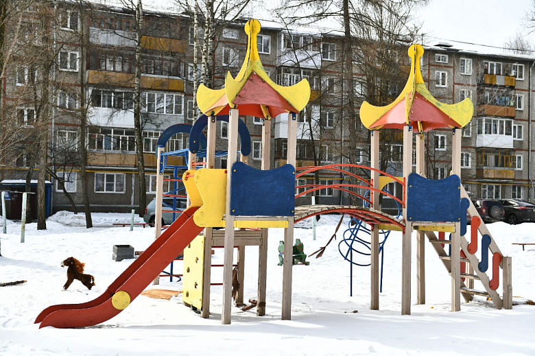 Власти объяснили, почему демонтировали детский городок на улице Урицкого в Ярославле