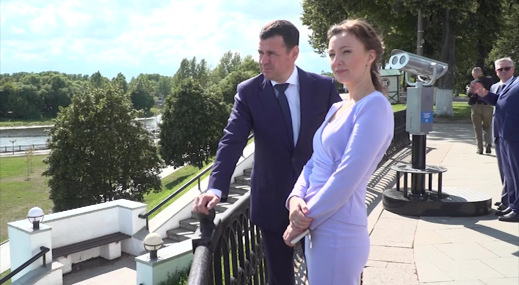 Детский омбудсмен Анна Кузнецова обсудила с Дмитрием Мироновым реализацию нацпроектов
