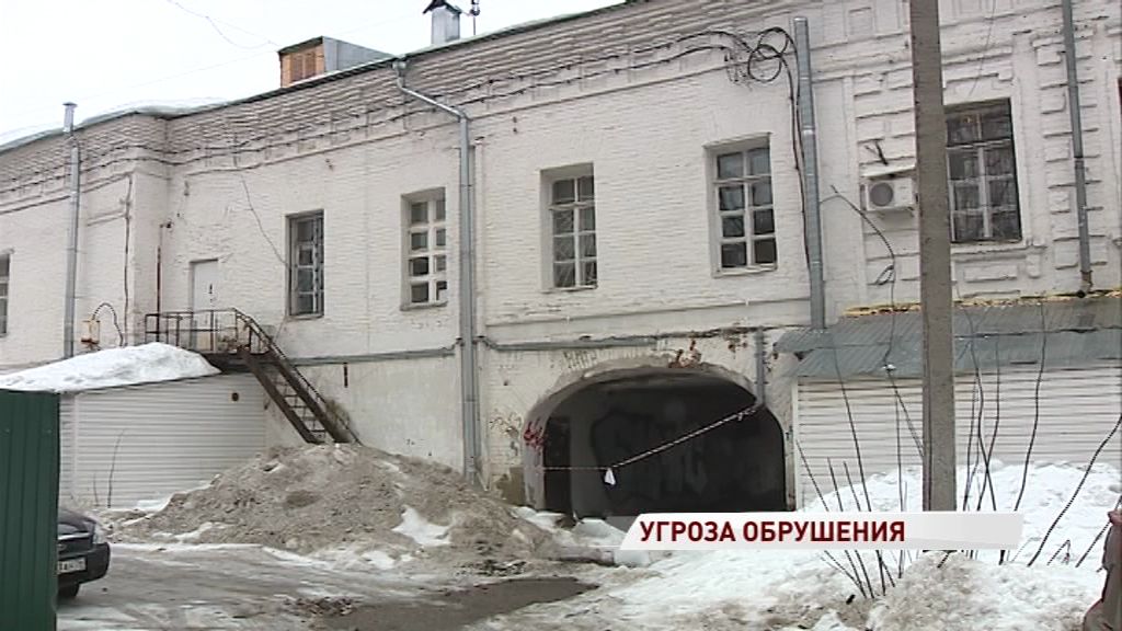 Арка на улице Кирова рискует обрушиться прямо на головы пешеходов