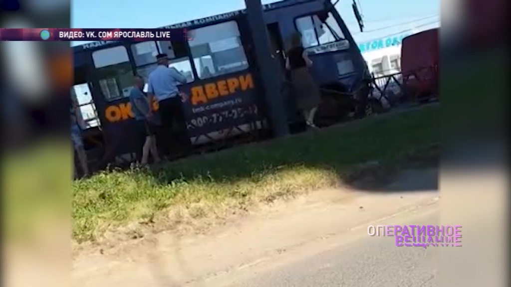 ВИДЕО: На Московском проспекте маршрутка протаранила забор