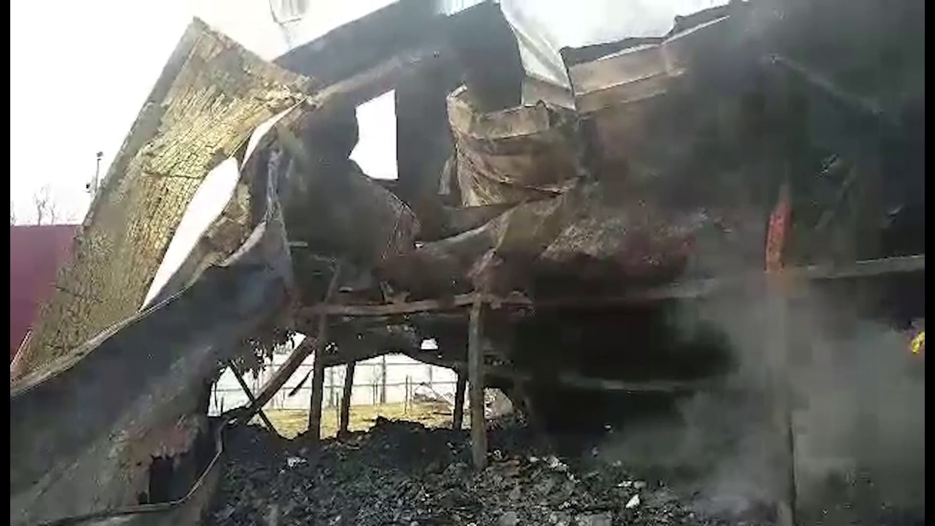 В селе Варегово продолжают тлеть цеха шоколадной фабрики