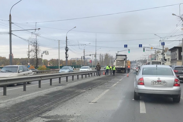 Посреди выходного дня Московский проспект в Ярославле встал в пробку