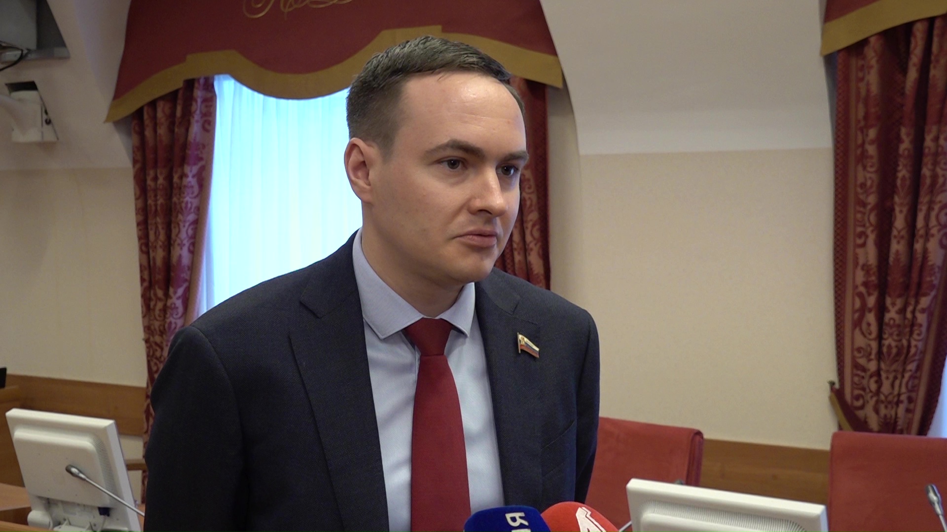 Антон Капралов: «Мне импонирует, что в поправках в Конституцию есть определение брака»