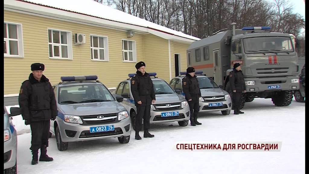 Росгвардии вручили ключи от новых автомобилей и квадроциклов