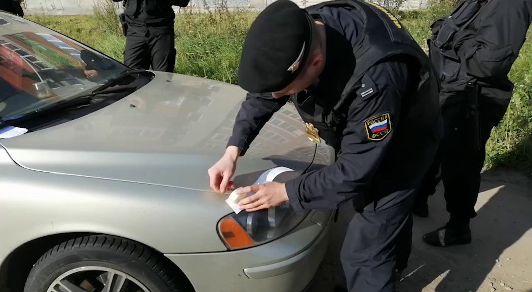 «Гражданина СССР» лишили автомобиля из-за долга перед российским банком