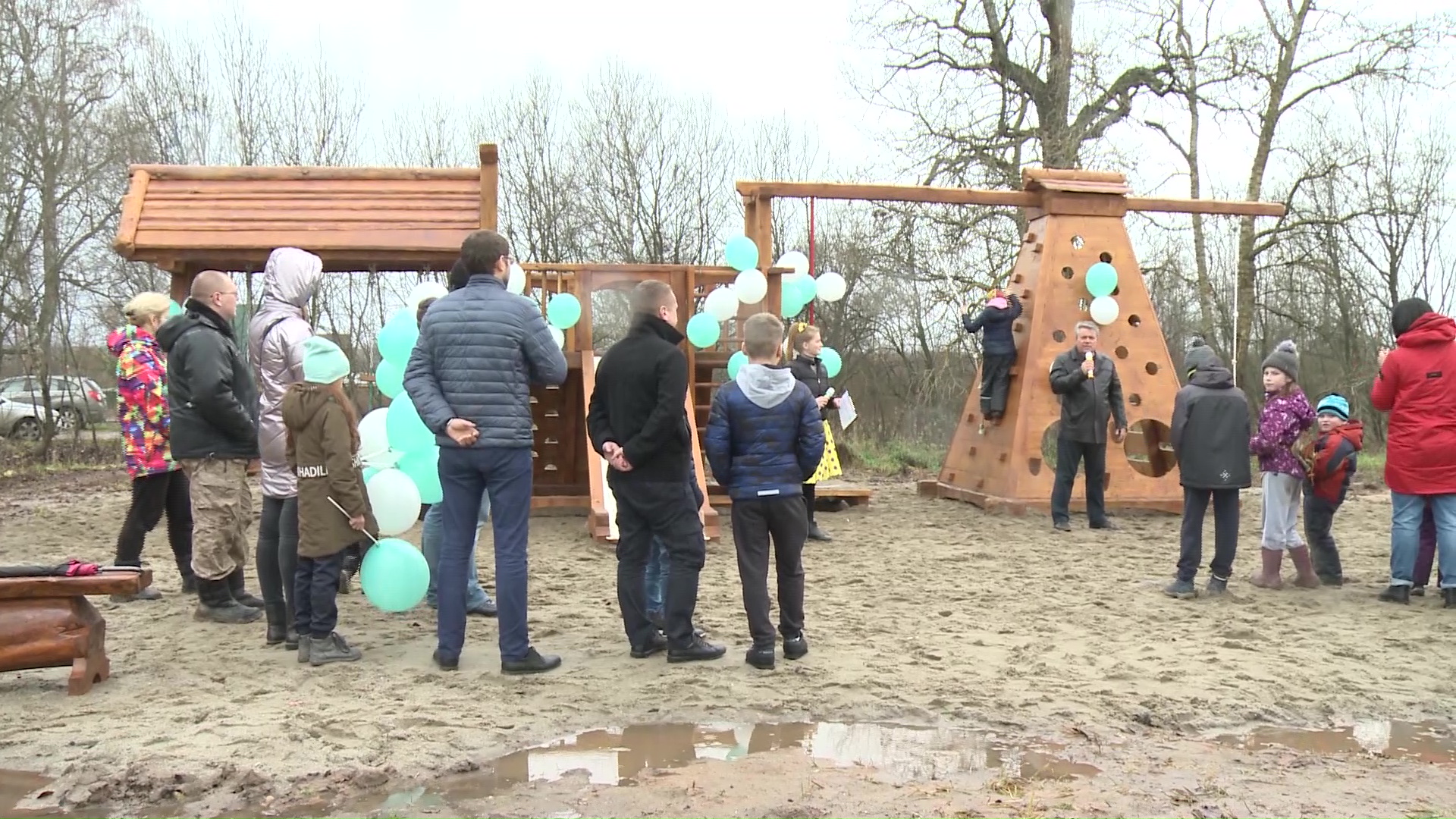 В Ярославском районе открылся детский городок в духе русского деревянного зодчества