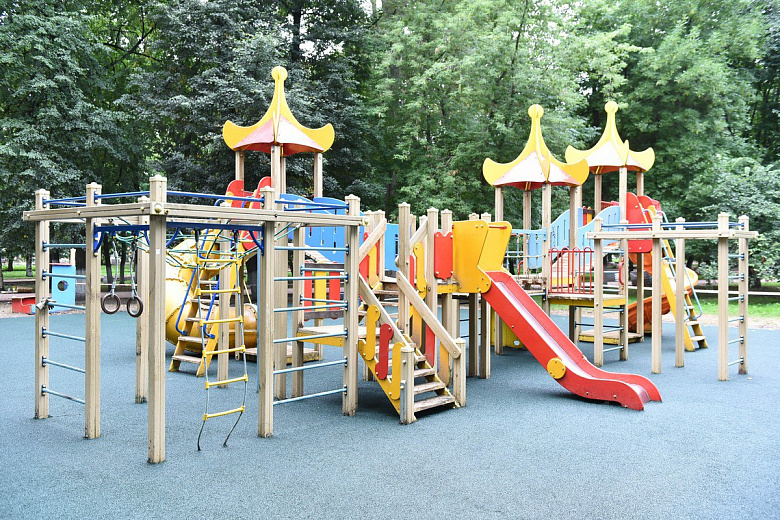 В Бутусовском парке поставят новый детский городок