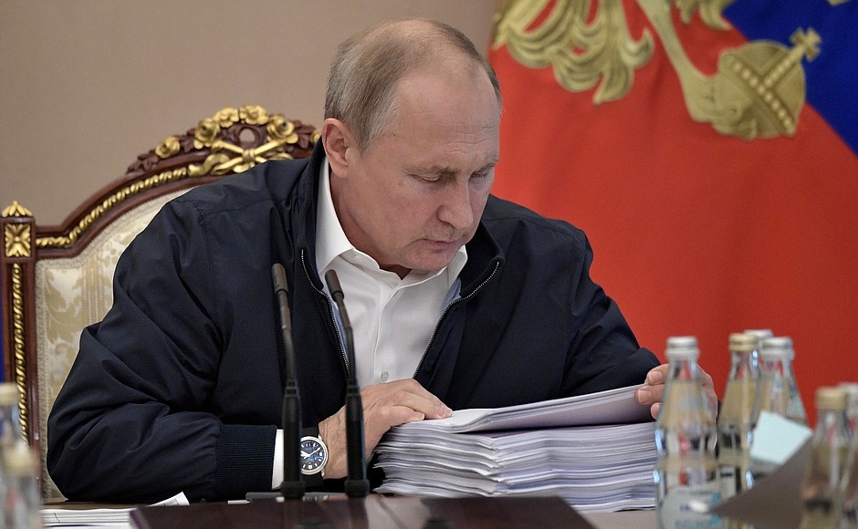 «Прямая линия» с Владимиром Путиным: президент ответит на вопросы россиян. Прямой эфир