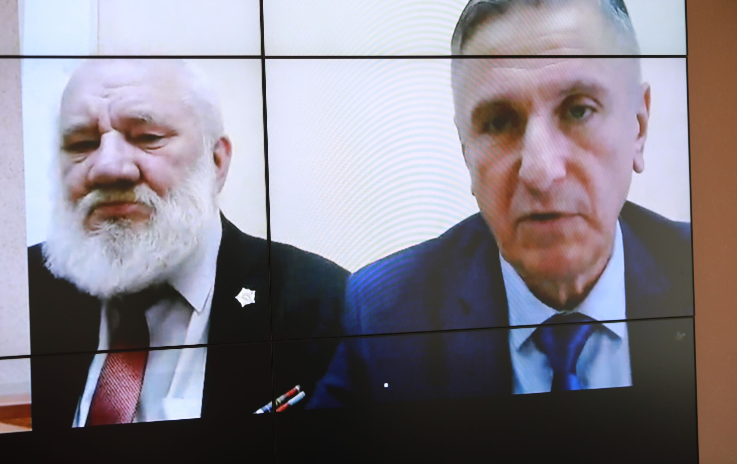 Губернатор Михаил Евраев в режиме ВКС провел личный прием граждан