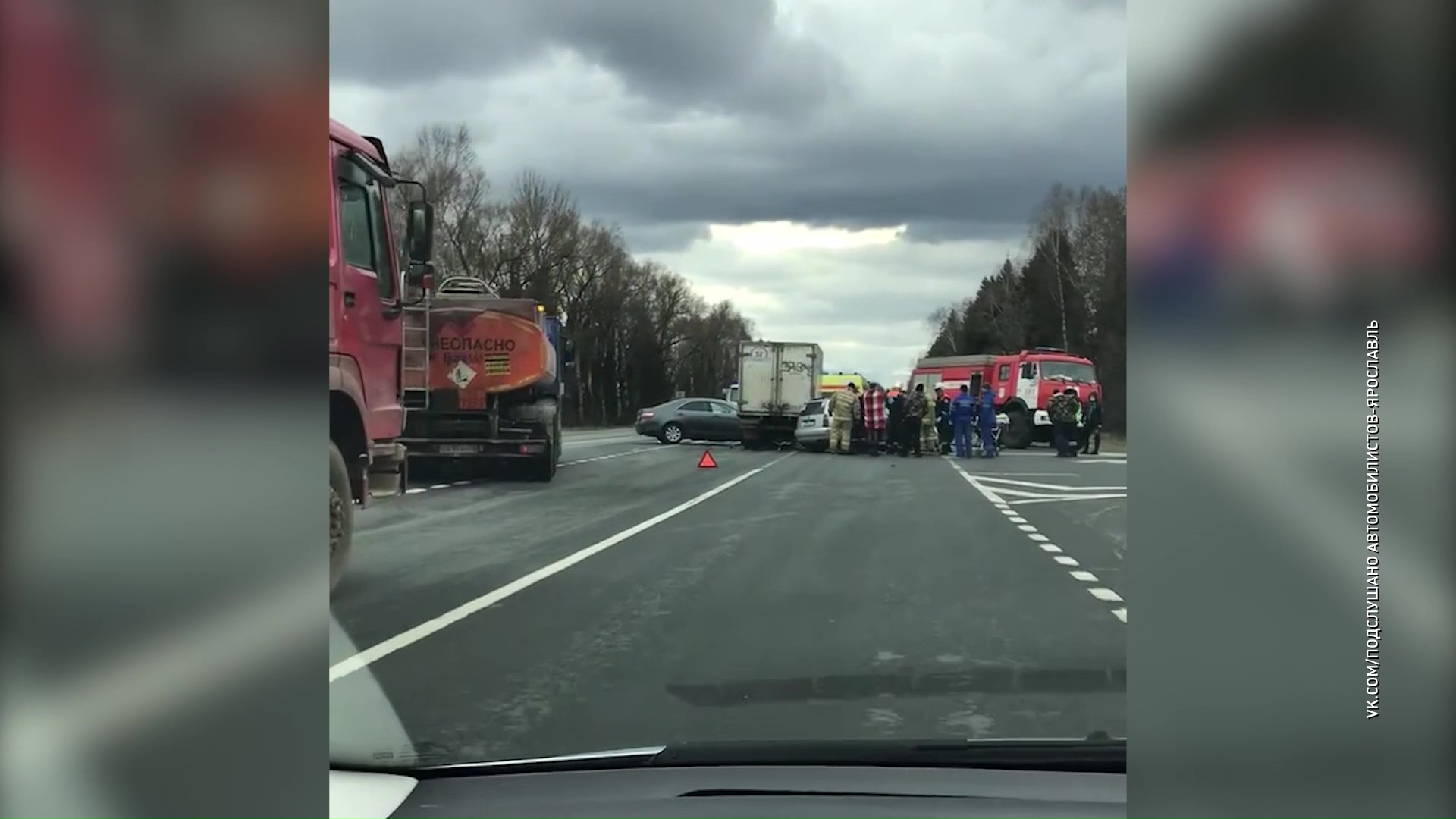 В тройном ДТП под Ярославлем пострадали два человека