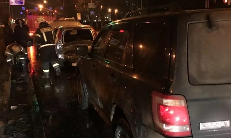 Женщина пострадала в тройном ДТП на Ленинградском проспекте в Ярославле