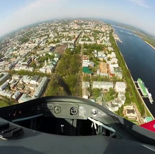 Губернатор Дмитрий Миронов опубликовал невероятное видео из кабины самолета во время полета над Ярославлем