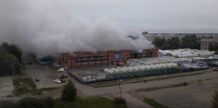 В Ярославле на площади 400 квадратов вспыхнул рынок Дзержинского района