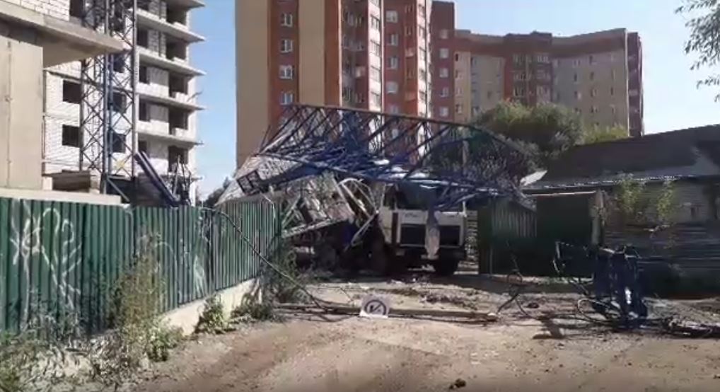 СК возбудил уголовное дело по факту падения башенного крана в Ярославле