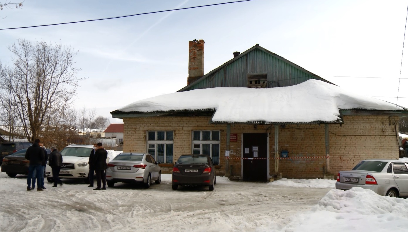 Депутат Лариса Ушакова взяла на контроль капремонт амбулатории в поселке Дубки